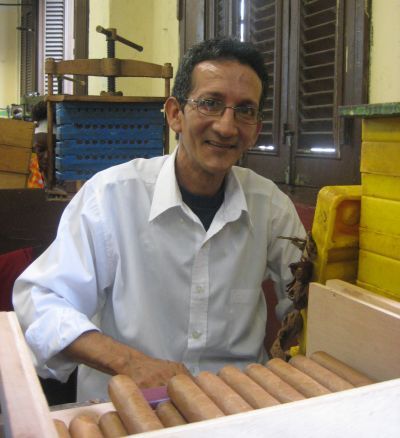Der cubanische Meister-Torcedor Hector Enrique Fonseca Puig